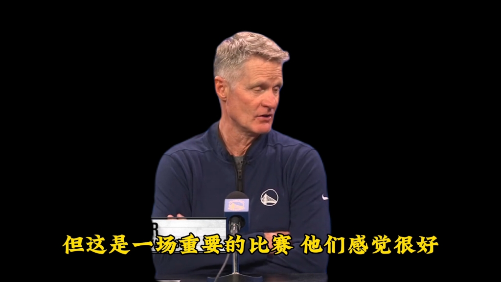 球队主教练在赛后接受采访，对球队表现表示满意的简单介绍