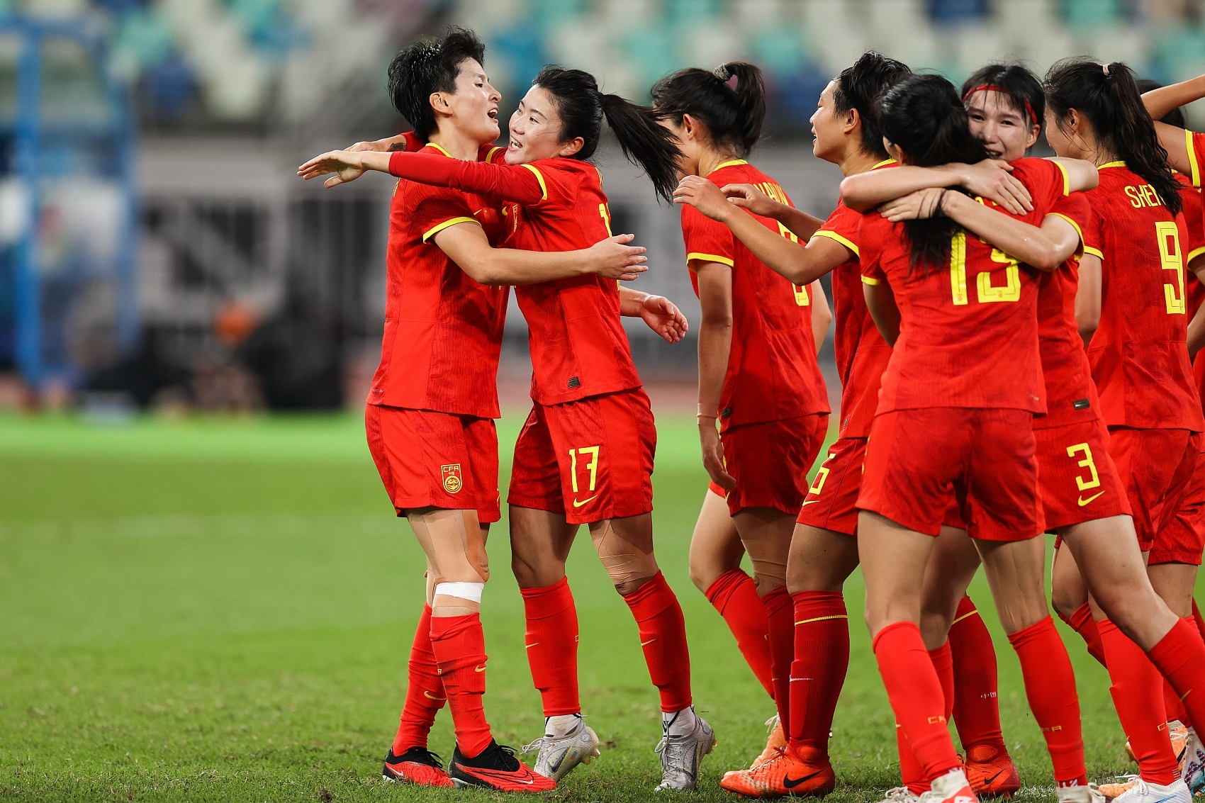关于硝烟弥漫女足战场：国际比赛场上国家女队勇猛作战的信息