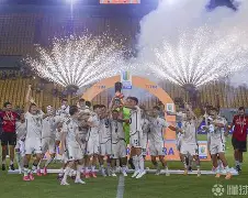 -球迷直呼：震惊炸裂！NFL传奇ChrisPierce掀起热议明星赛今日凌晨，粉丝泪目！-