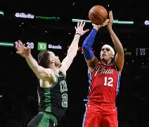 -球迷直呼：精彩炸裂！新星AaronNesmith表现惊艳NBA常规赛关键对决，球迷高呼：‘传奇回来了！’